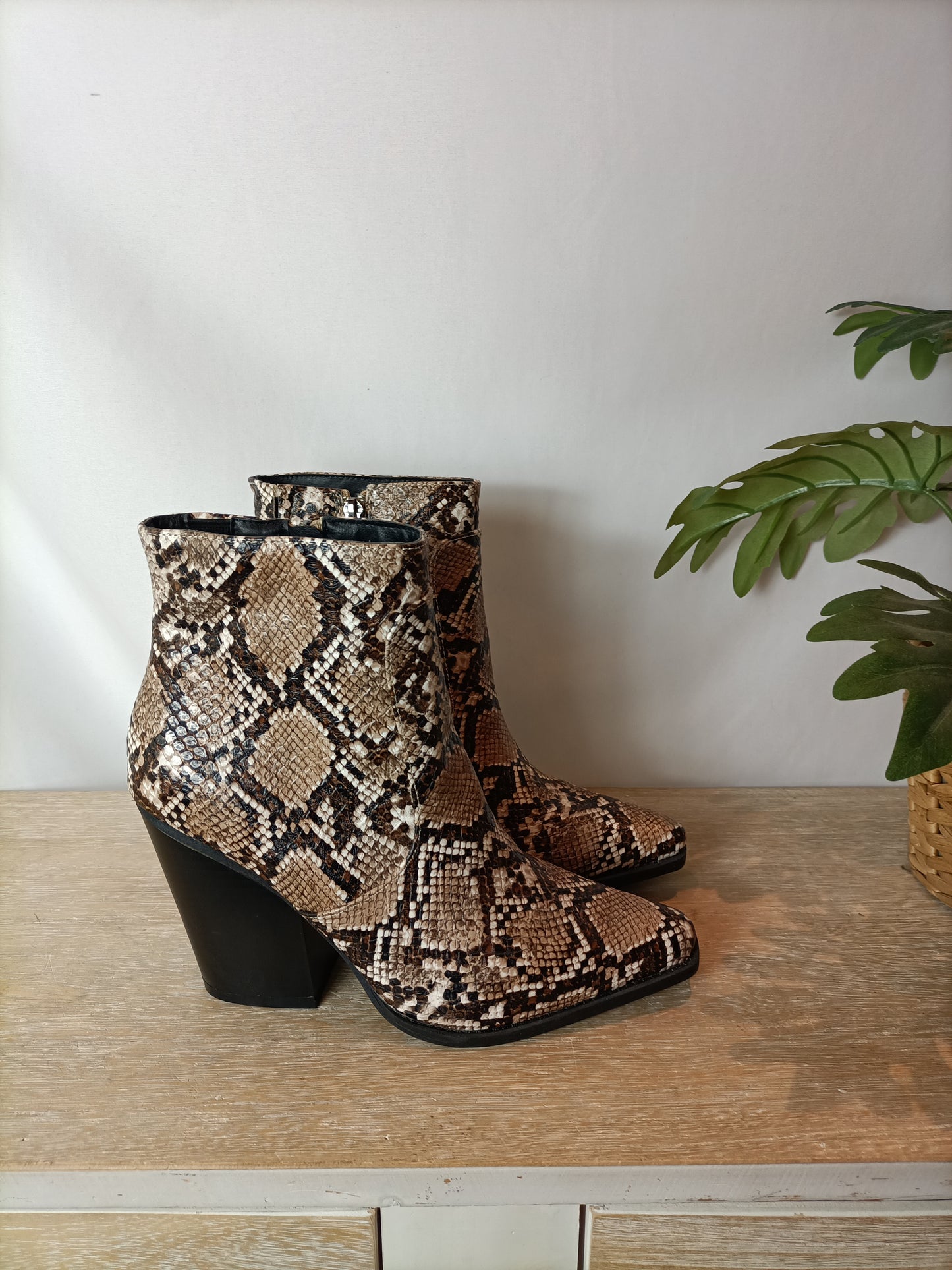 MARYPAZ. Botines animal print, T 38