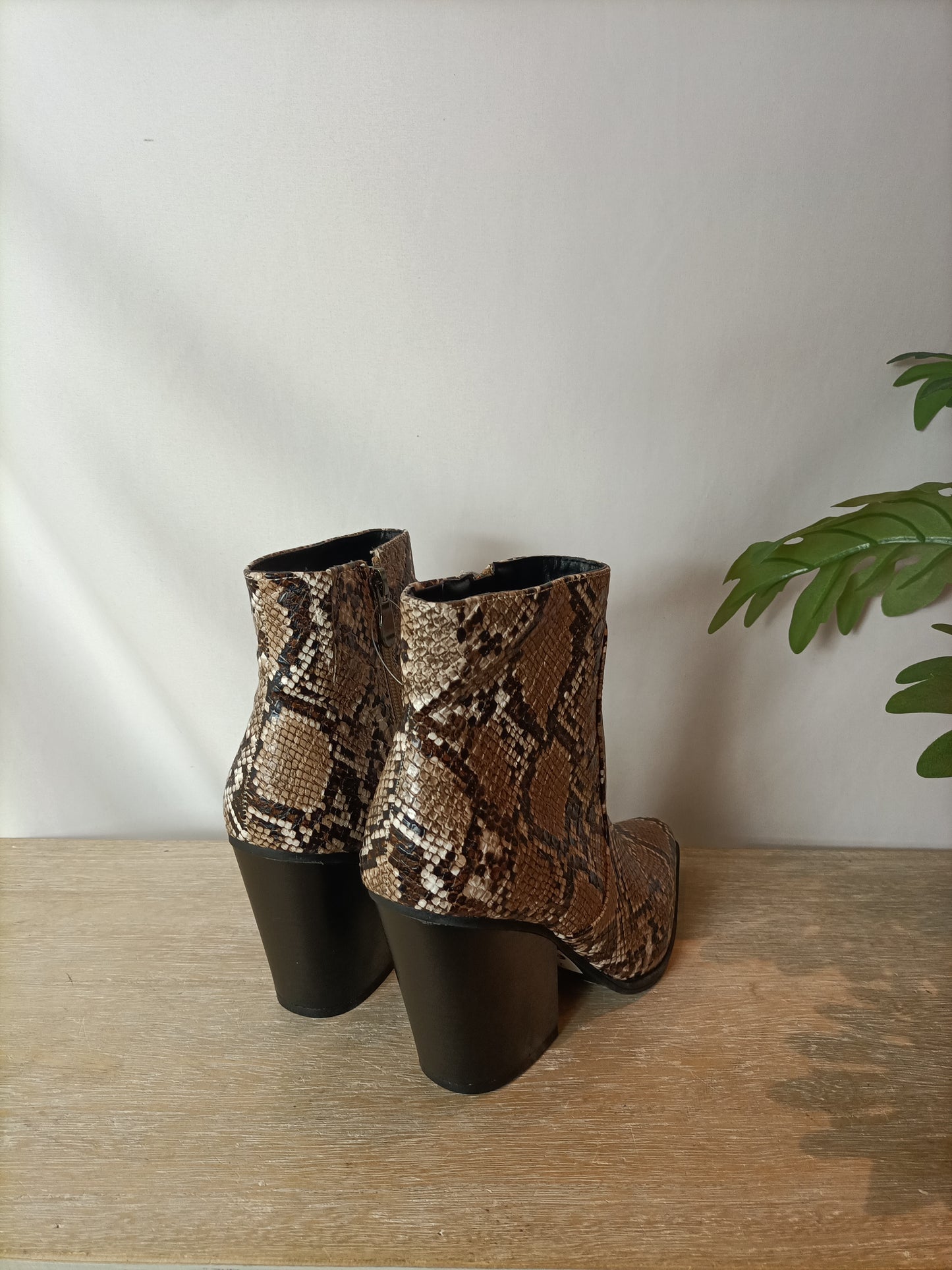 MARYPAZ. Botines animal print, T 38