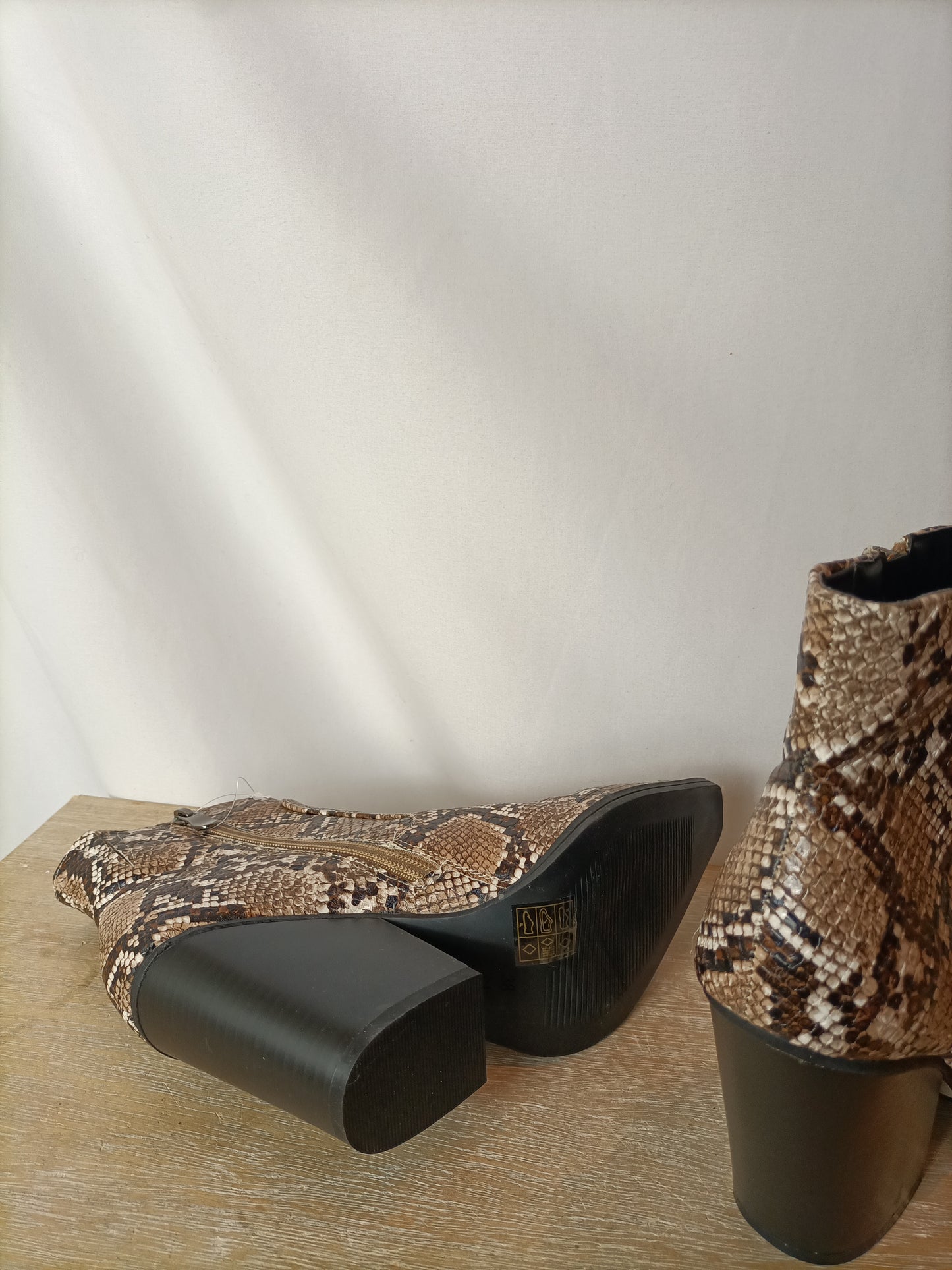 MARYPAZ. Botines animal print, T 38