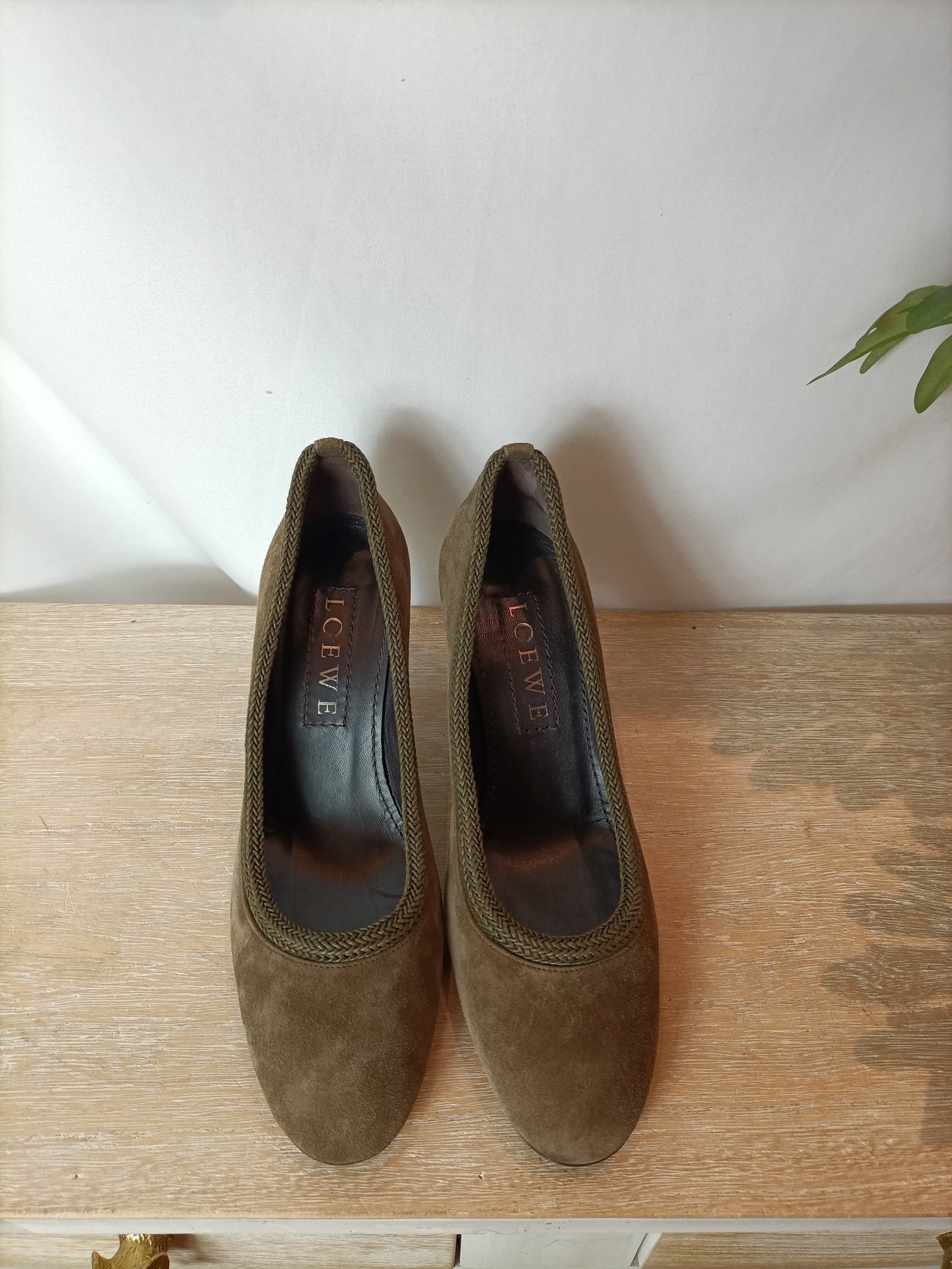 LOEWE. Brown double-textured leather heels. Size 37