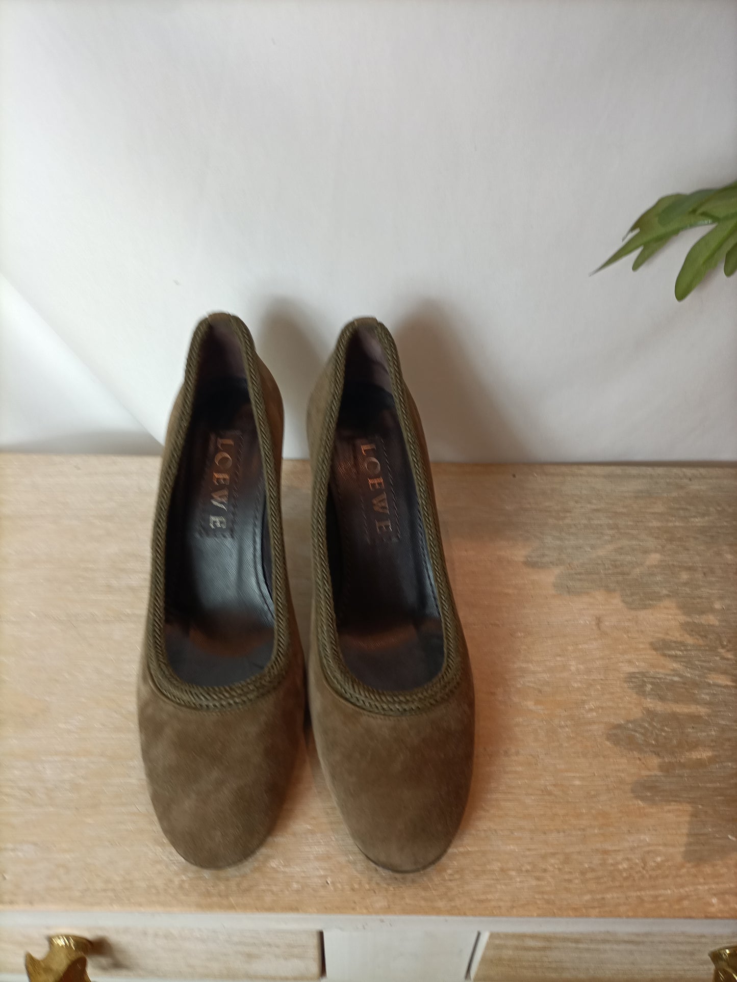 LOEWE. Brown double-textured leather heels. Size 37