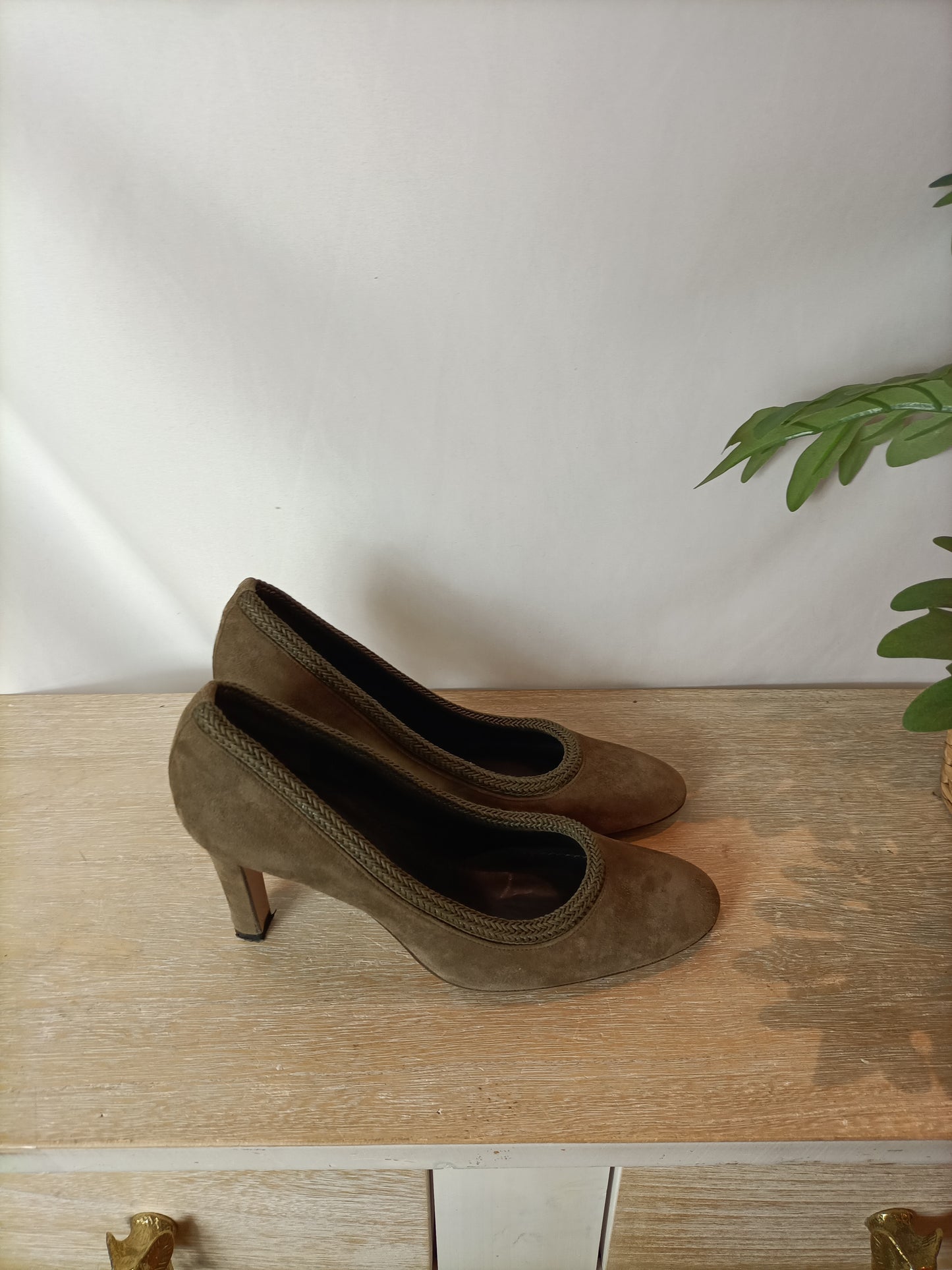 LOEWE. Brown double-textured leather heels. Size 37