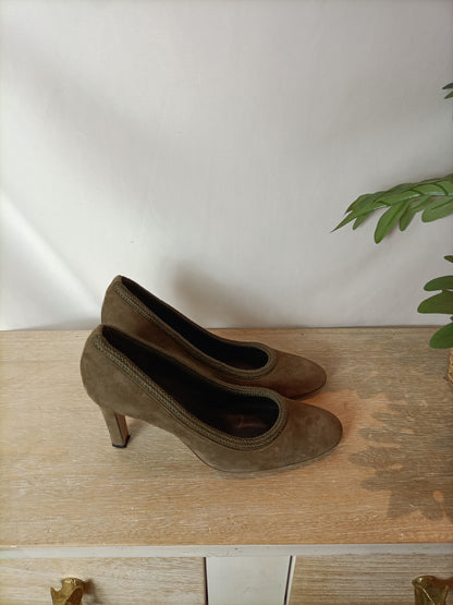 LOEWE. Brown double-textured leather heels. Size 37