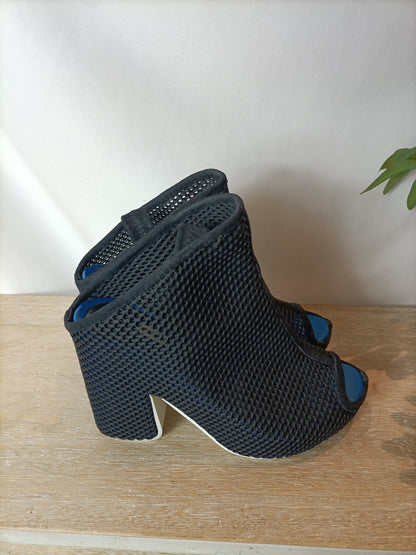 BALENCIAGA. Open-heel platform shoe with mesh. Size 39