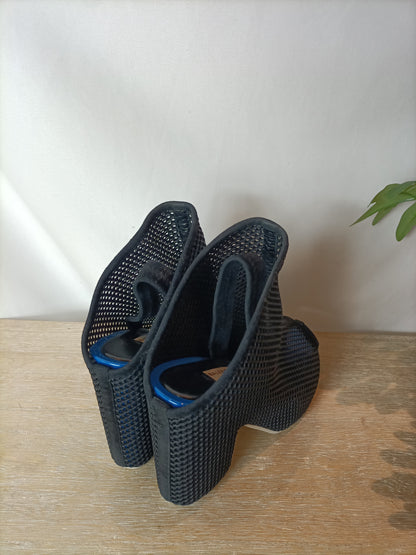 BALENCIAGA. Open-heel platform shoe with mesh. Size 39
