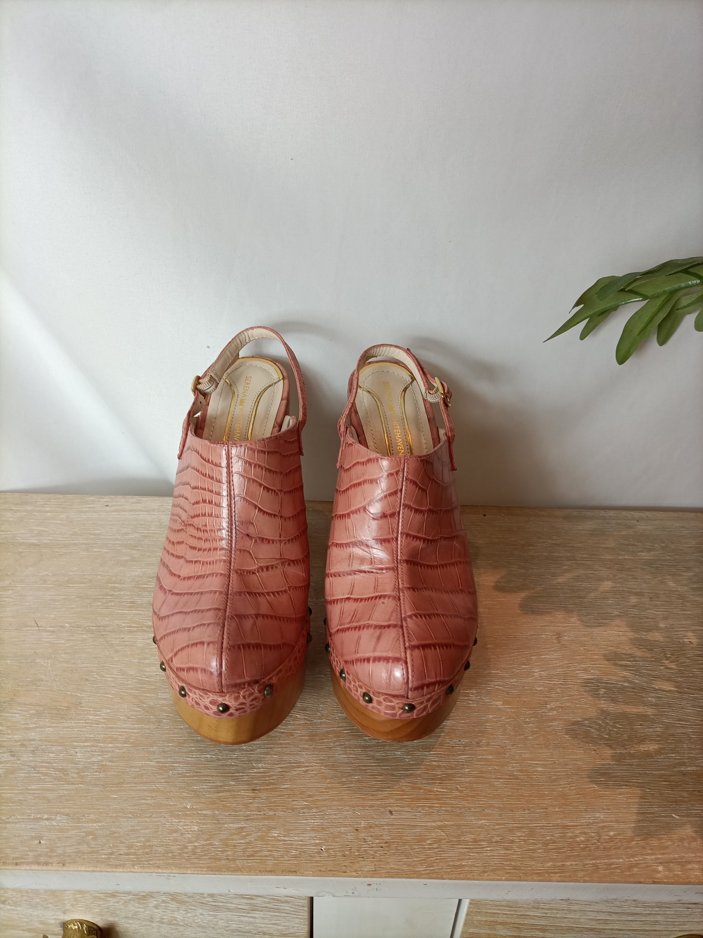 SERENA WHITEHAVEN. Clog-style platform heels. Size 37