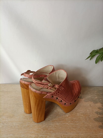 SERENA WHITEHAVEN. Clog-style platform heels. Size 37