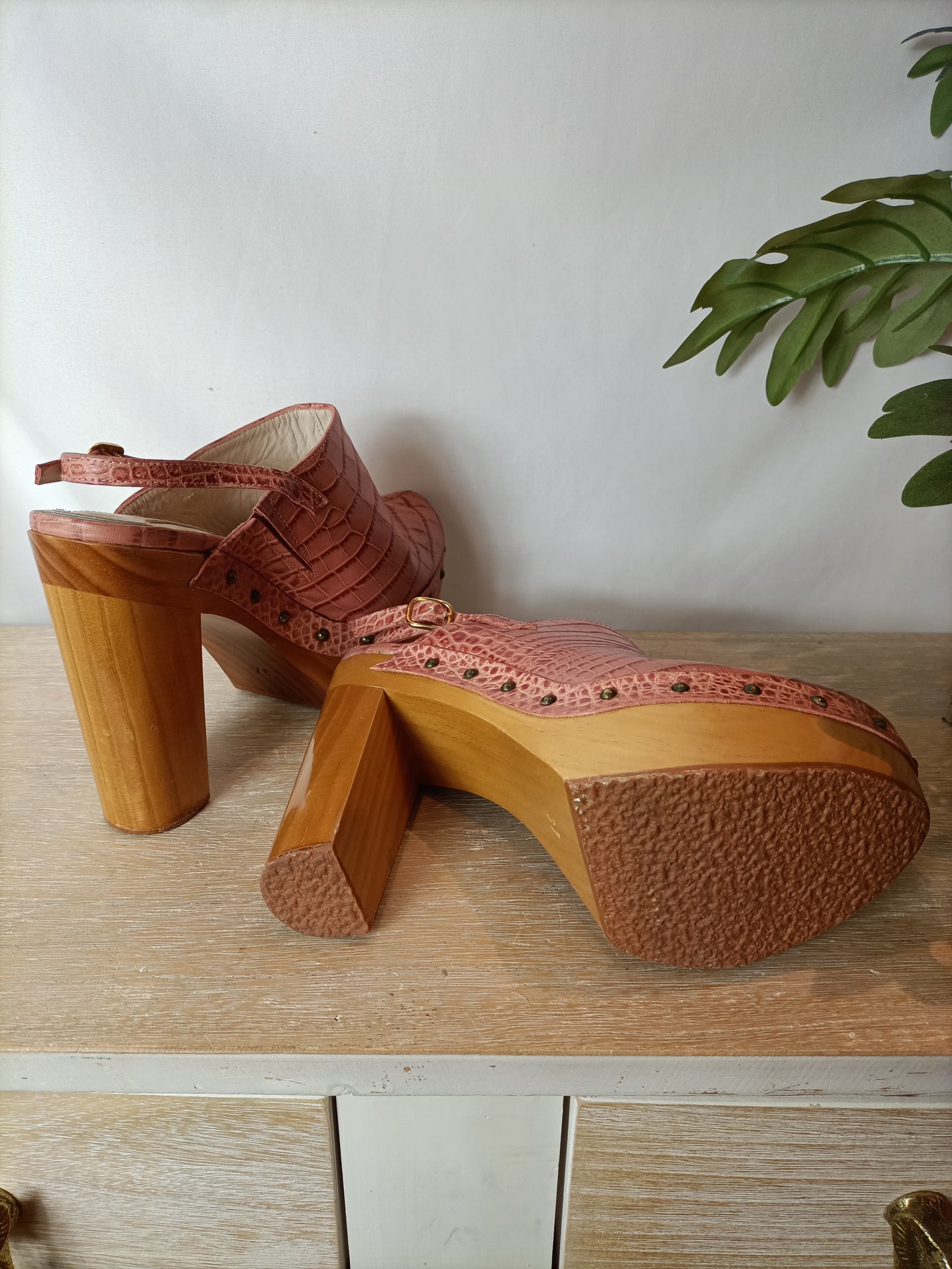 SERENA WHITEHAVEN. Clog-style platform heels. Size 37