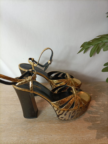 SAINT LAURENT. Zapatos plataforma dorados y animal print. T 39