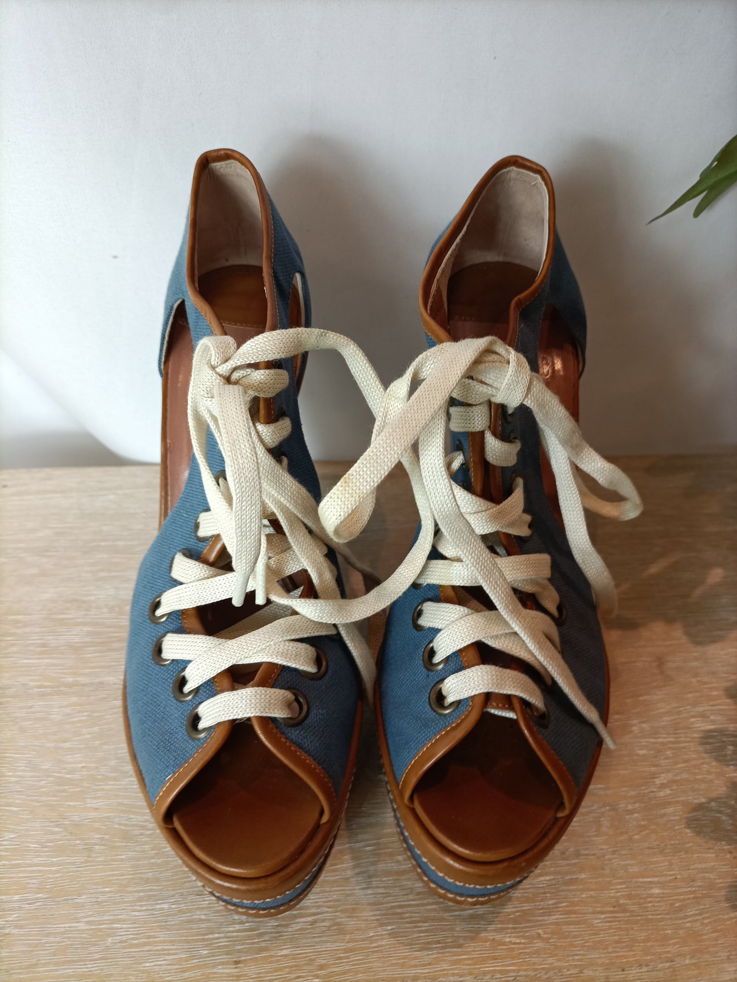RODOLPHE MENUDIER.  Cuñas azules cordones. T 37