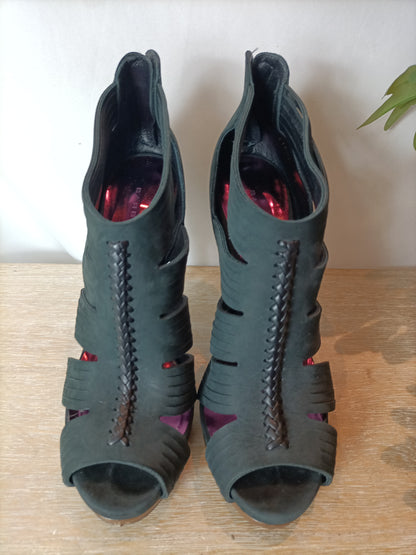 BARBARA BUI. Sandalia piel negra. T 39