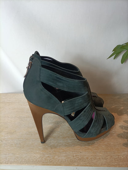 BARBARA BUI. Sandalia piel negra. T 39