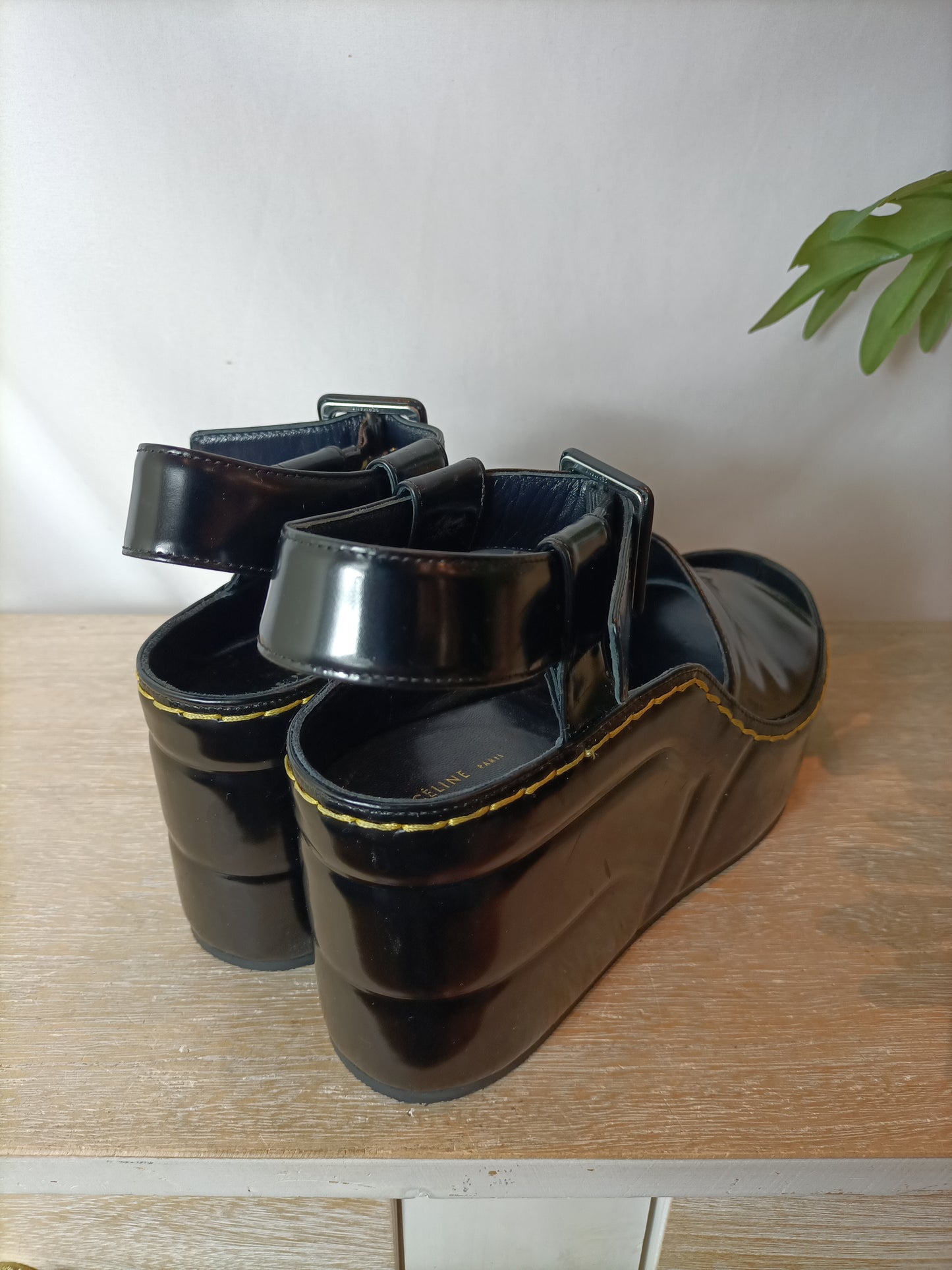 CELINE. Plataformas negras pespunte. T 39