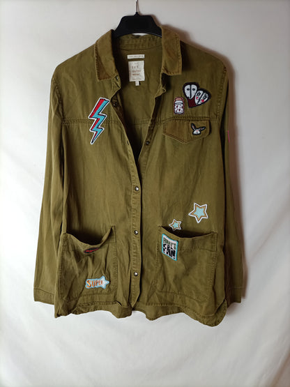 ZARA. Sobrecamisa verde caqui parches. T S