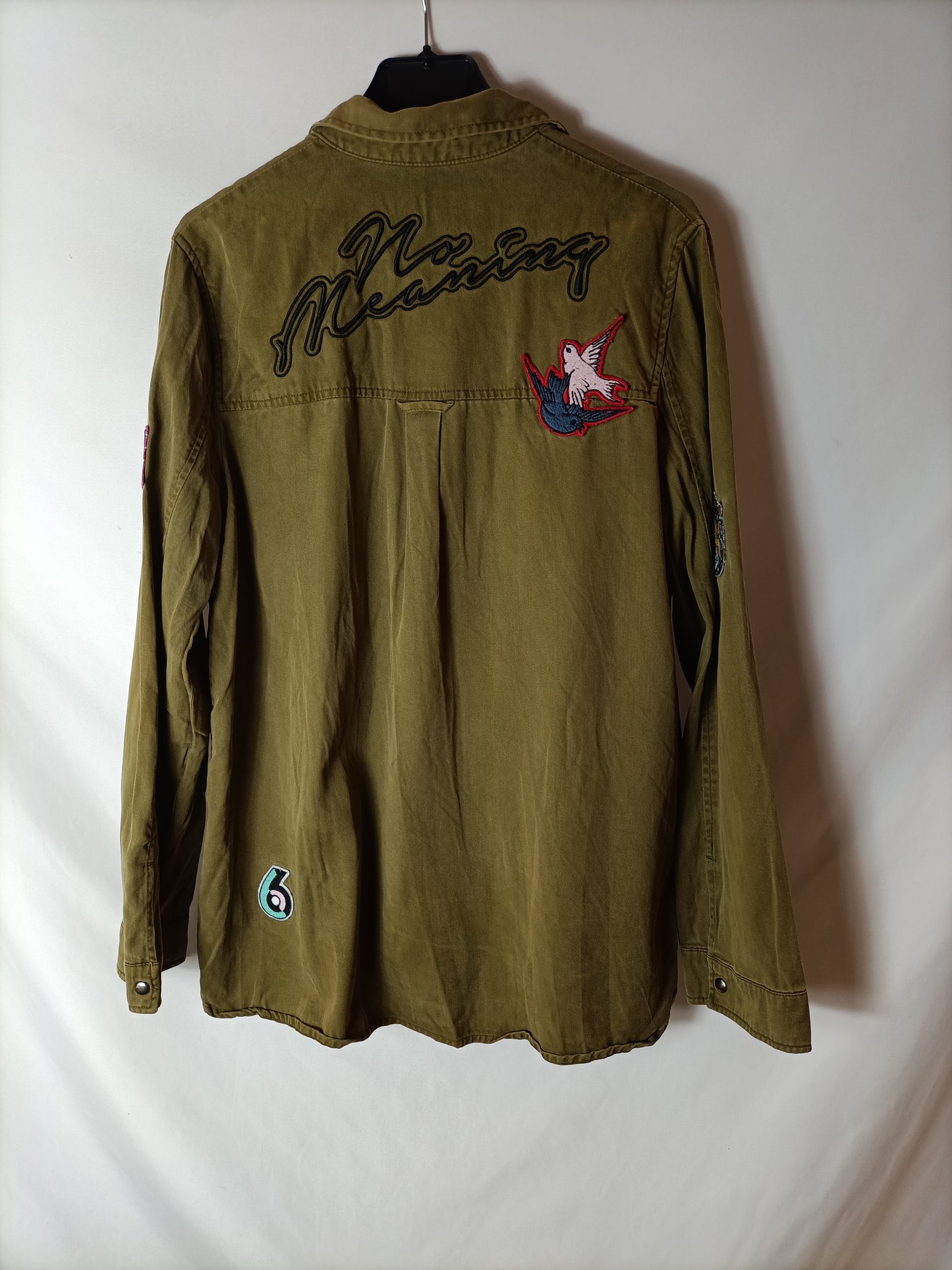 ZARA. Sobrecamisa verde caqui parches. T S