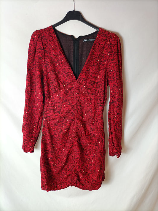 ZARA. Vestido corto rojo estampado. T S