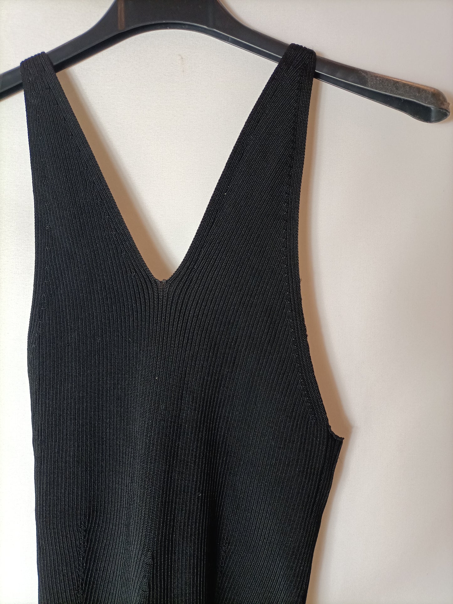 ZARA. Vestido negro canalé ajustado. T S