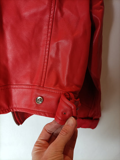 BERSHKA. Cazadora efecto piel roja. T S