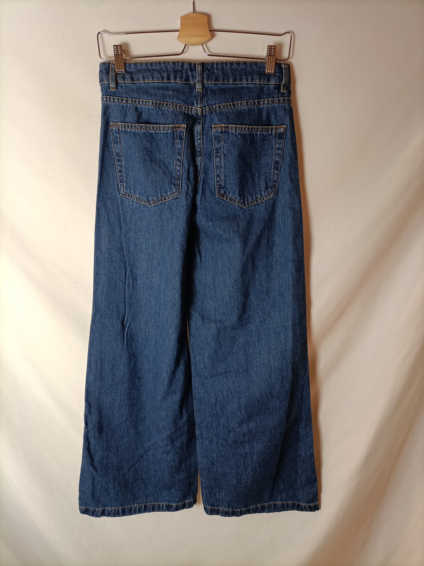 MANGO. Pantalón vaquero pata ancha .T 34