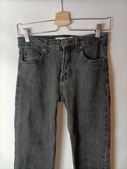 BERSHKA. Pantalones vaqueros rectos negros. T 34