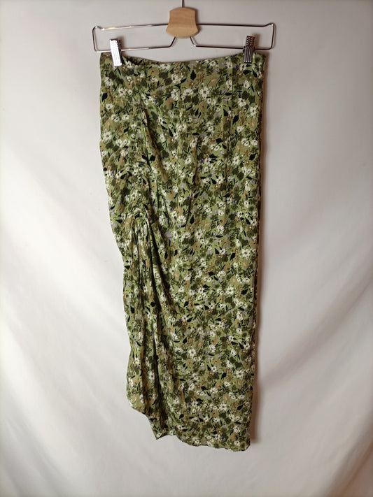 STRADIVARIUS. Falda midi flores apertura. T XS