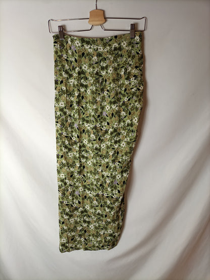 STRADIVARIUS. Falda midi flores apertura. T XS