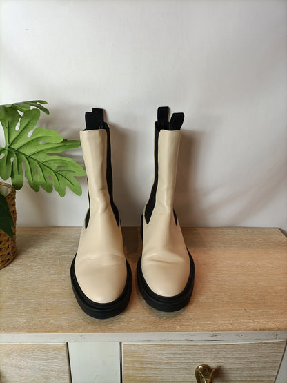 MASSIMO DUTTI. Botas beige T.37