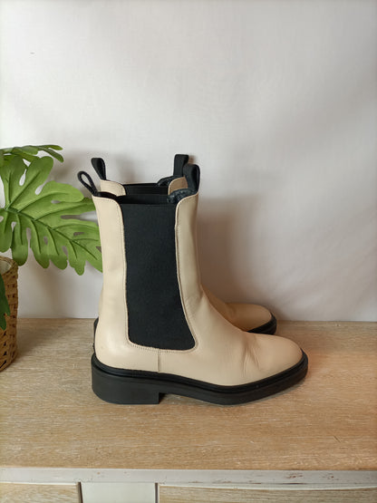 MASSIMO DUTTI. Botas beige T.37