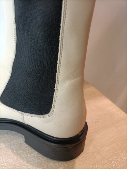 MASSIMO DUTTI. Botas beige T.37