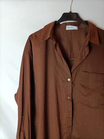 BERSHKA. Camisa marrón algodón T.m