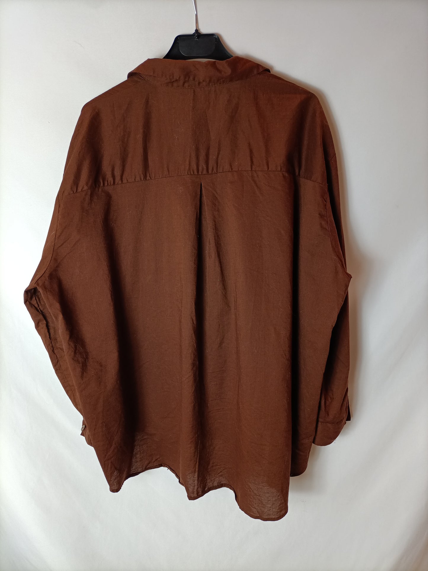 BERSHKA. Camisa marrón algodón T.m