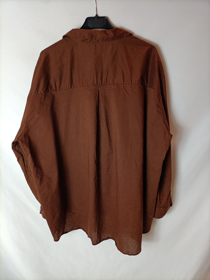 BERSHKA. Camisa marrón algodón T.m