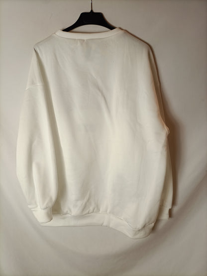 SHEIN. Sudadera blanca letra T.m