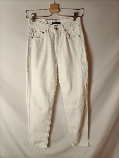 PULL&BEAR. Pantalón blanco roto T.34