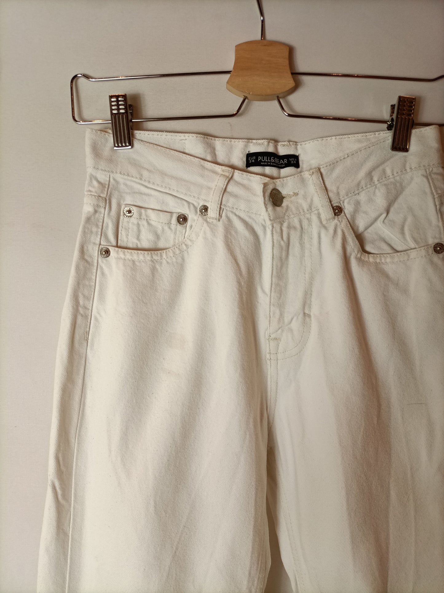 PULL&BEAR. Pantalón blanco roto T.34