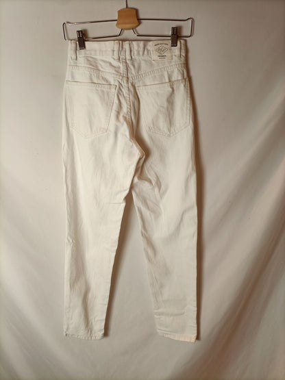 PULL&BEAR. Pantalón blanco roto T.34