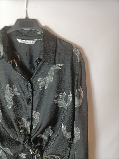 ZARA. Blusa negra peces T.s