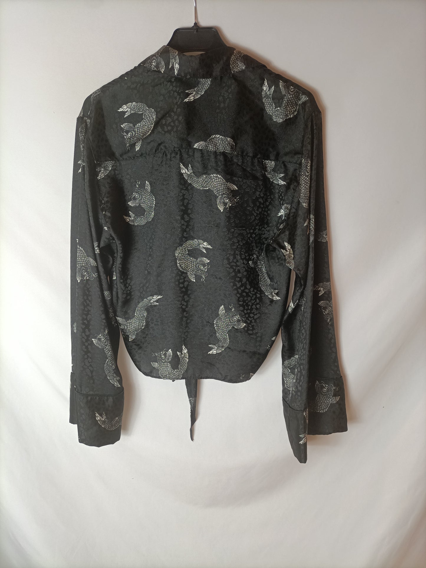 ZARA. Blusa negra peces T.s