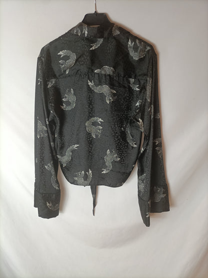 ZARA. Blusa negra peces T.s