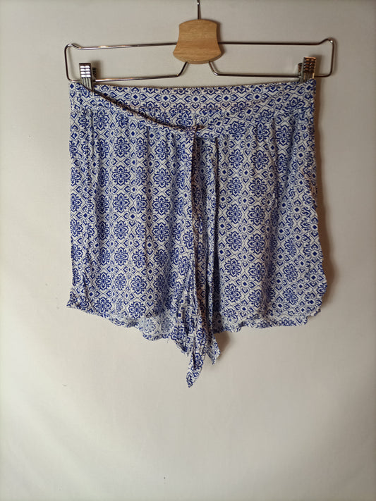 PRIMARK. Pantalón corto estampado T.36