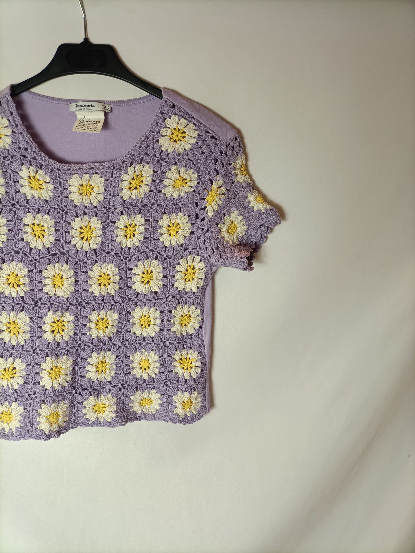 STRADIVARIUS. Top morado croche T.s