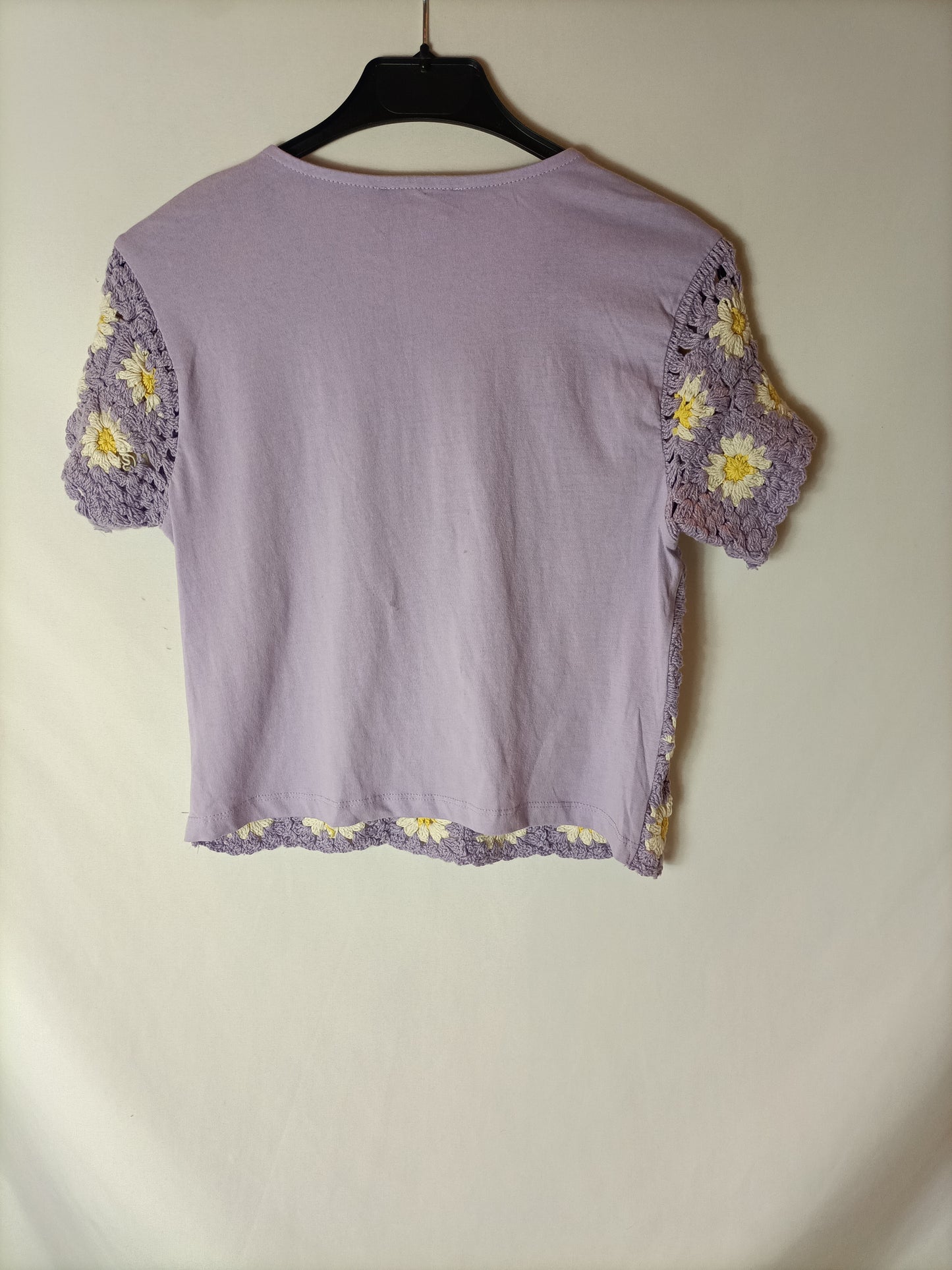 STRADIVARIUS. Top morado croche T.s