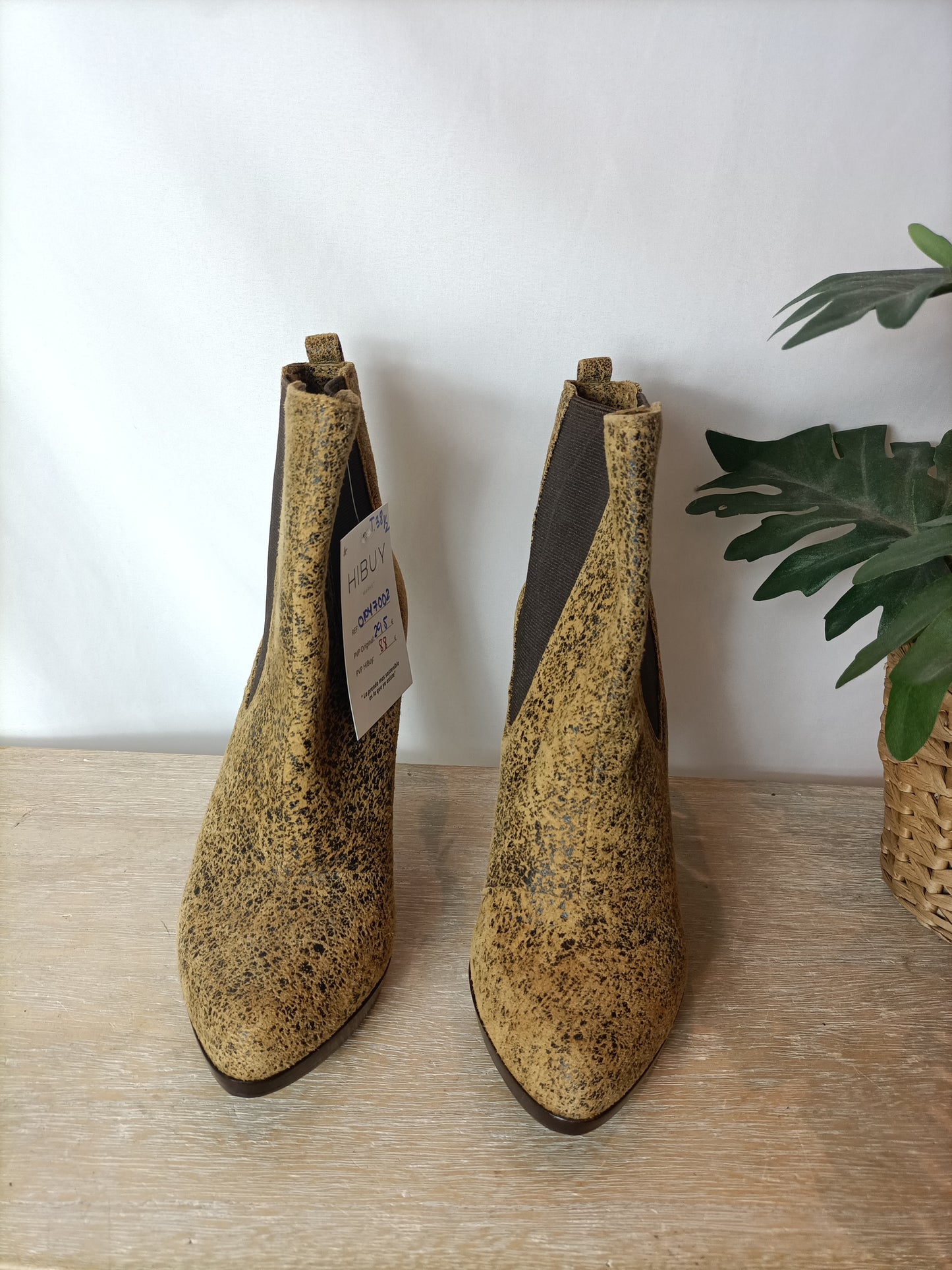 MICHAEL KORS. Printed leather boots, size 38.5