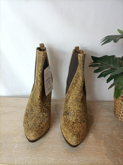 MICHAEL KORS. Printed leather boots, size 38.5