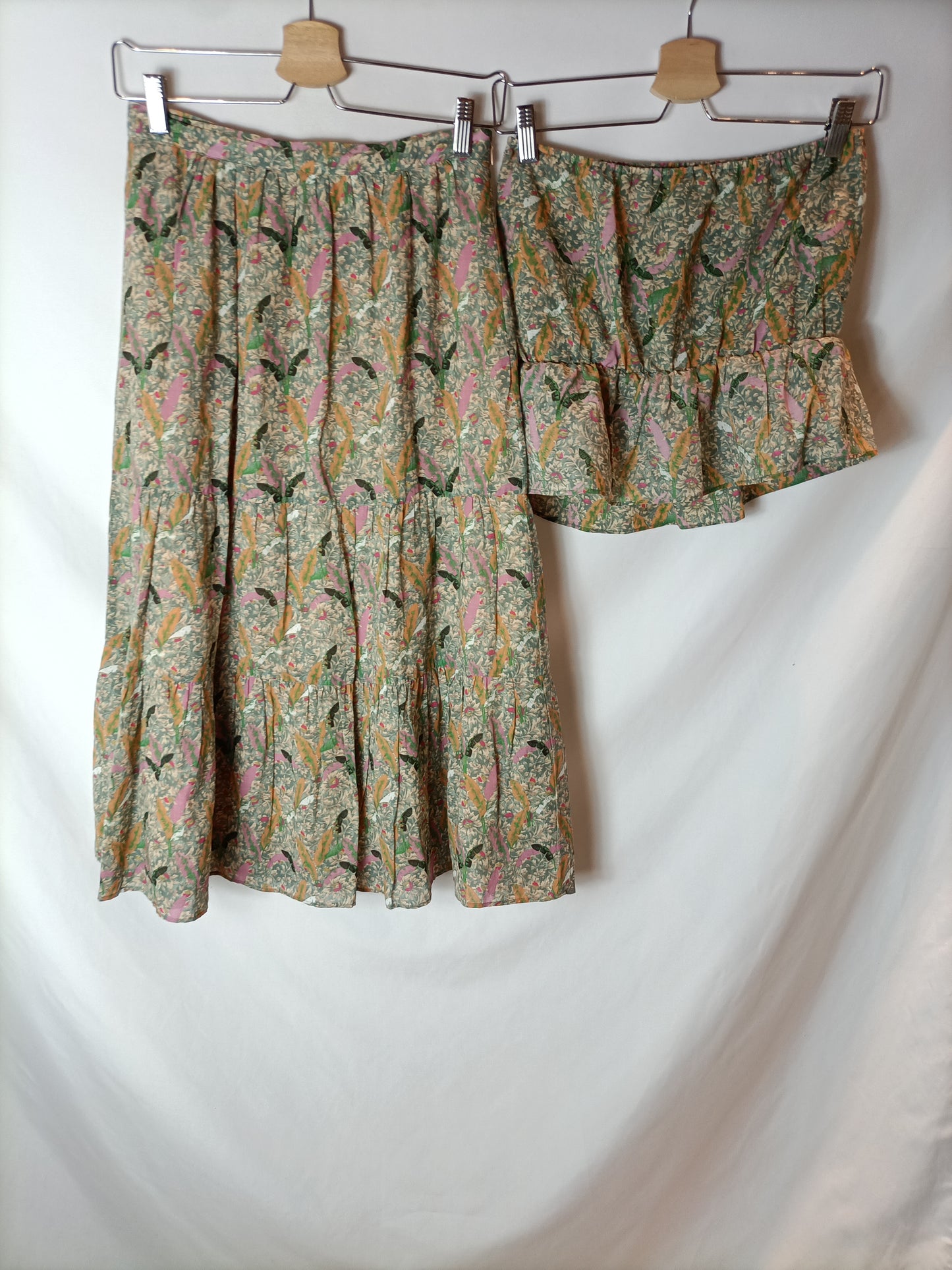 BA&amp;SH. Total crop top and floral skirt look. Size 1 (36)