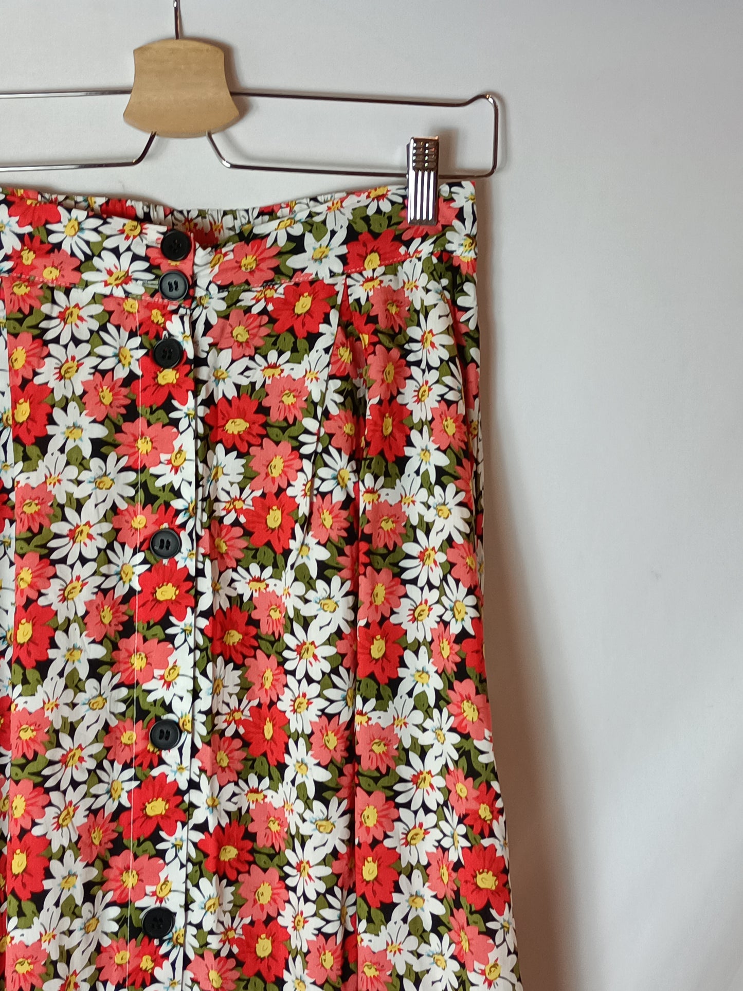 24 COLOURS. Total look top y falda flores. T S