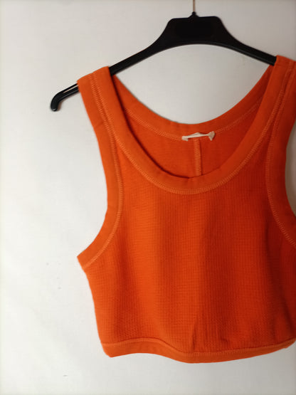 AMERICAN VINTAGE. Crop top naranja estilo deportivo. T S