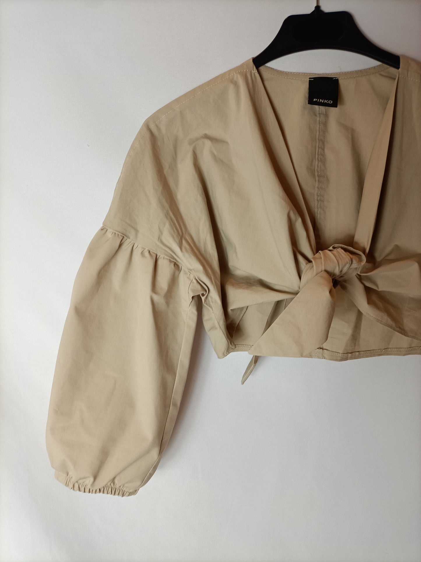 PINKO. Beige puff-sleeve crop blouse. Size 36