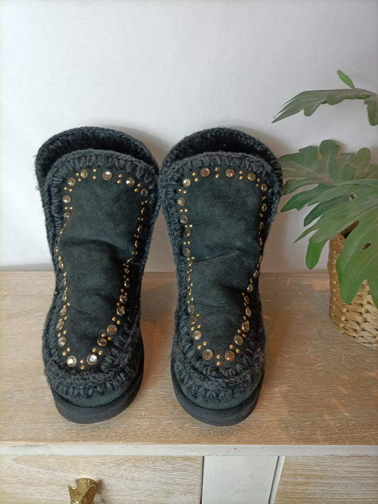 MOU. Botas negras tachuelas plataforma interior. T  40