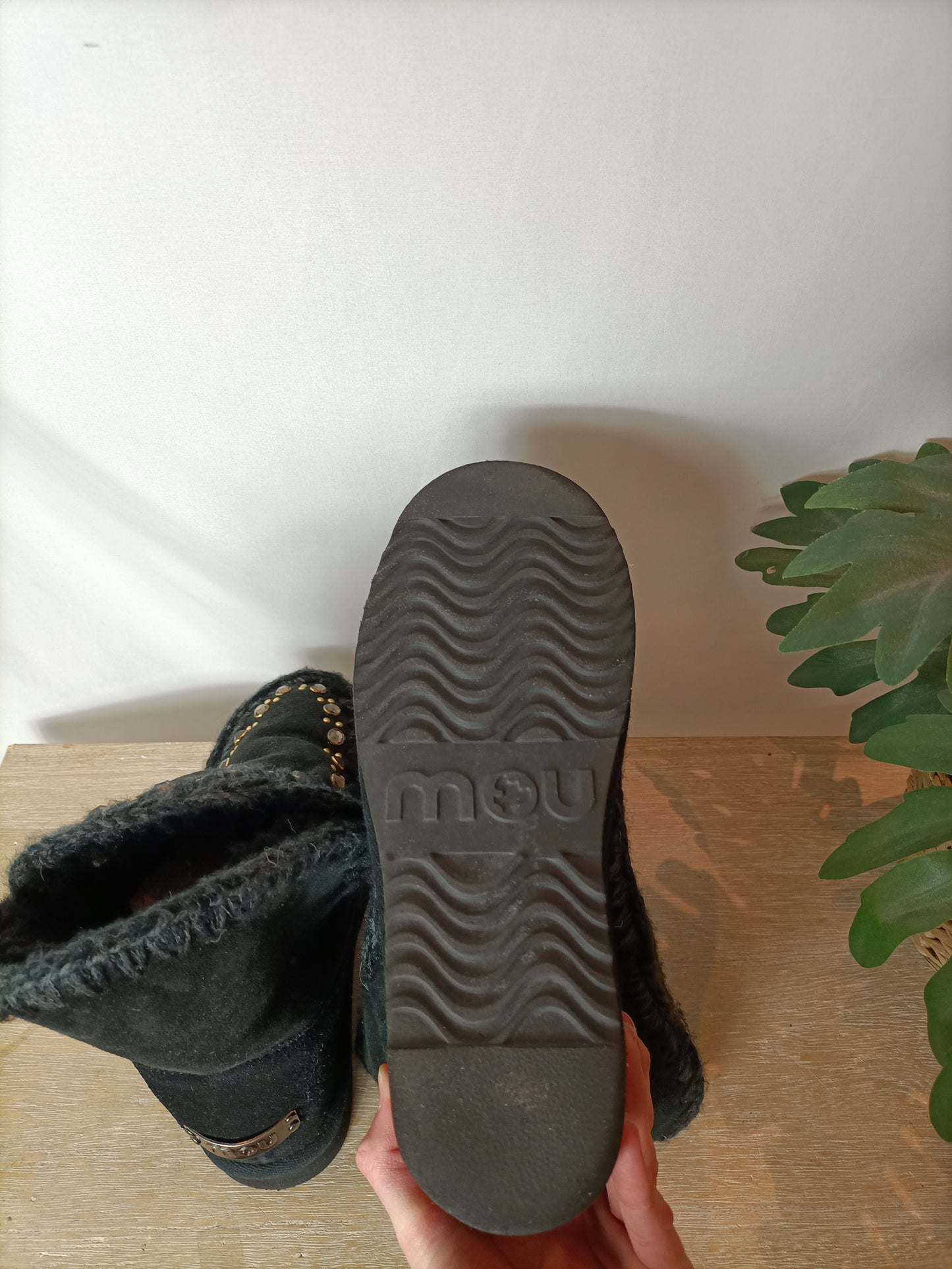 MOU. Botas negras tachuelas plataforma interior. T  40